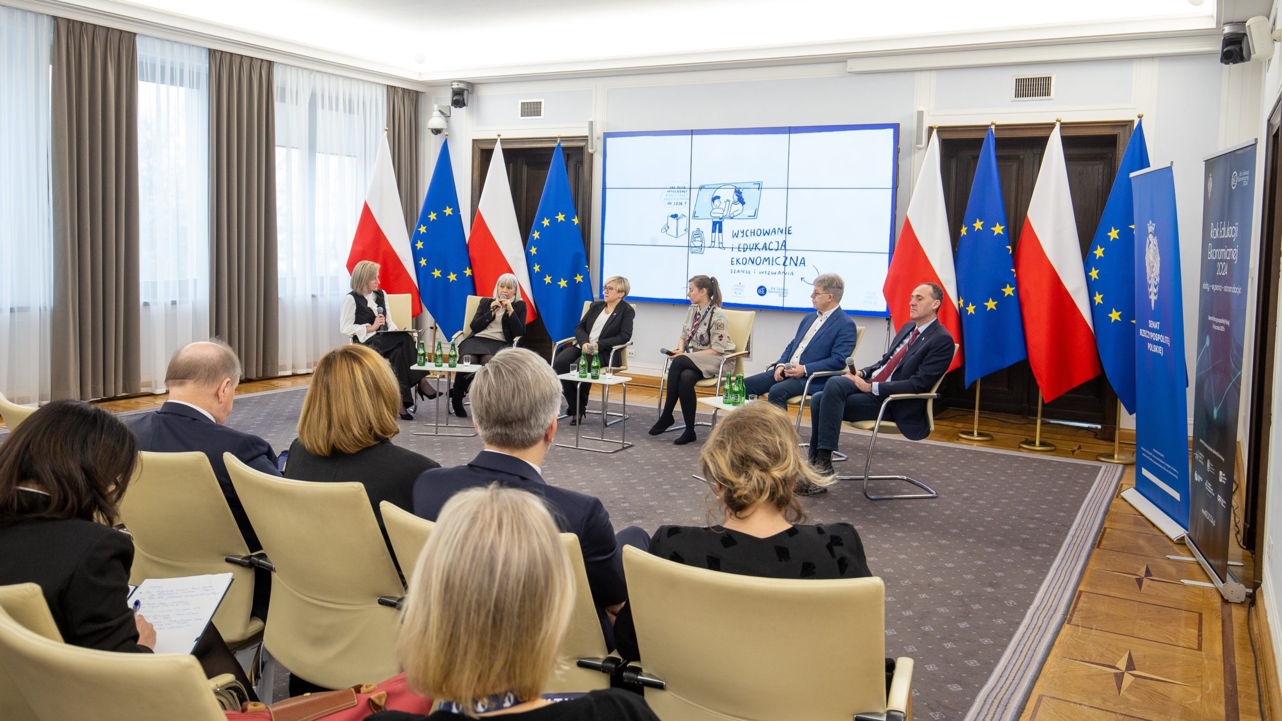 Konferencja „Rok Edukacji Ekonomicznej 2024: efekty – wyzwania – rekomendacje” - 14 stycznia 2025 r., Warszawa, Senat RP - Panel I: Wychowanie i edukacja ekonomiczna – szanse i wyzwania: Moderator: Małgorzata Sobkowicz, prezes Fundacji Młodzieżowej Przedsiębiorczości; Piotr Melnarowicz, wizytator Kuratorium Oświaty we Wrocławiu, Delegatura w Legnicy; Anna Pośpieszna, zastępczyni naczelniczki Związku Harcerstwa Polskiego; Emilia Różycka, naczelnik Wydziału Podstaw Programowych Ministerstwa Edukacji Narodowej; Mariola Rychlik, nauczycielka z II Liceum Ogólnokształcącego w Tomaszowie Mazowieckim; Przemysław Ziółkowski, dyrektor Zespołu Szkół nr 1 w Kluczborku