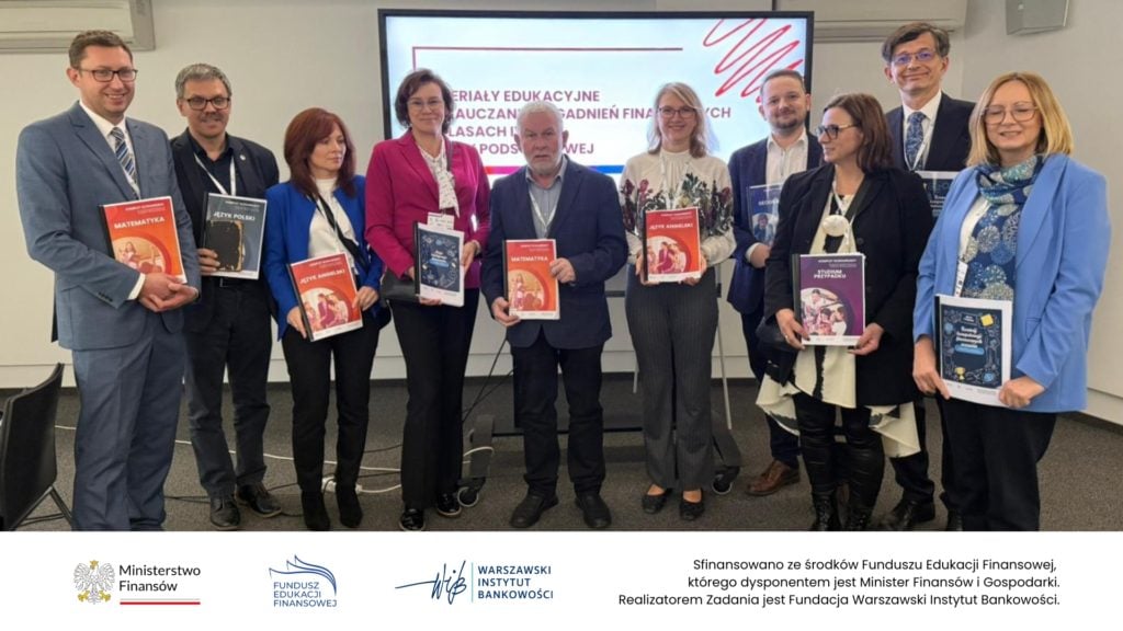 Kongres Ekonomistów Polskich, uczestnicy z książkami, konferencja, edukacja ekonomiczna, Deklaracja.