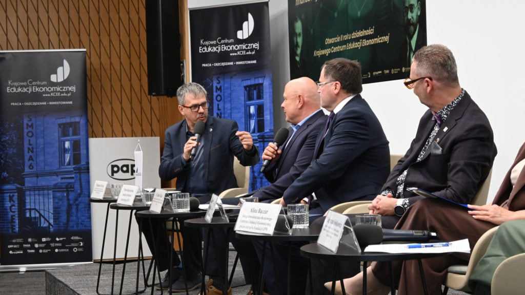 Powstaje polski model rozwoju edukacji ekonomicznej i finansowej - Konferencja prasowa - Waldemar Zbytek, Paweł Kostrzewa, dr Tadeusz Białek, prof. Piotr Wachowiak, Alina Bączar, Małgorzata Sobkowicz